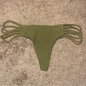 Like New Acacia Swimwear XS Kiwi Hamoa bikini bottoms
